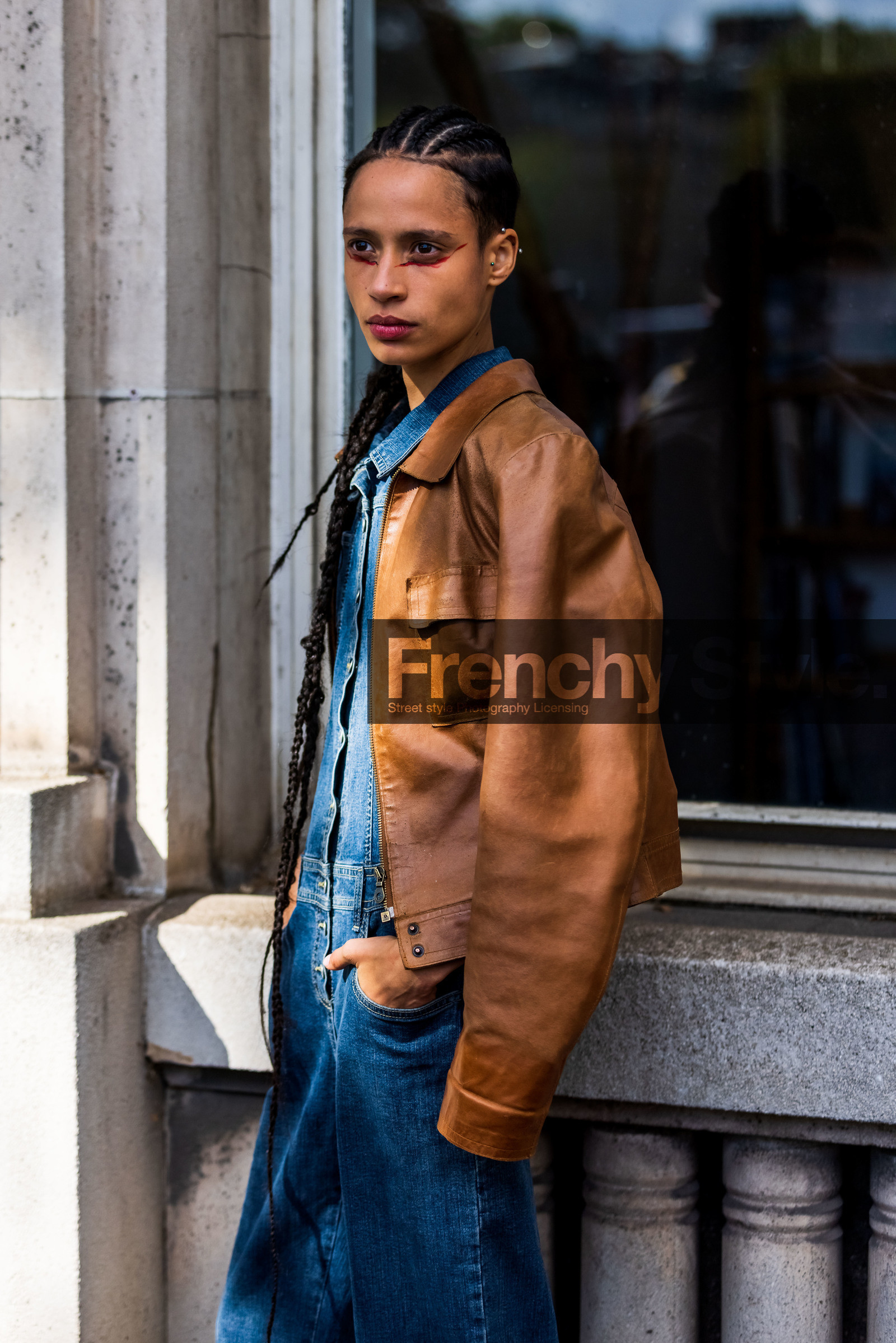 afro braid, blue denim, braid, camel jacket, denim, denim jumpsuit, eyeliner, jacket, jean, jumpsuit, leather jacket, makeup detail, street style, jonathan paciullo, FW, frenchystyle, fashion week, PFW, PARIS, SPRING SUMMER 2022, SS 22, vertical, atmosphere details, model