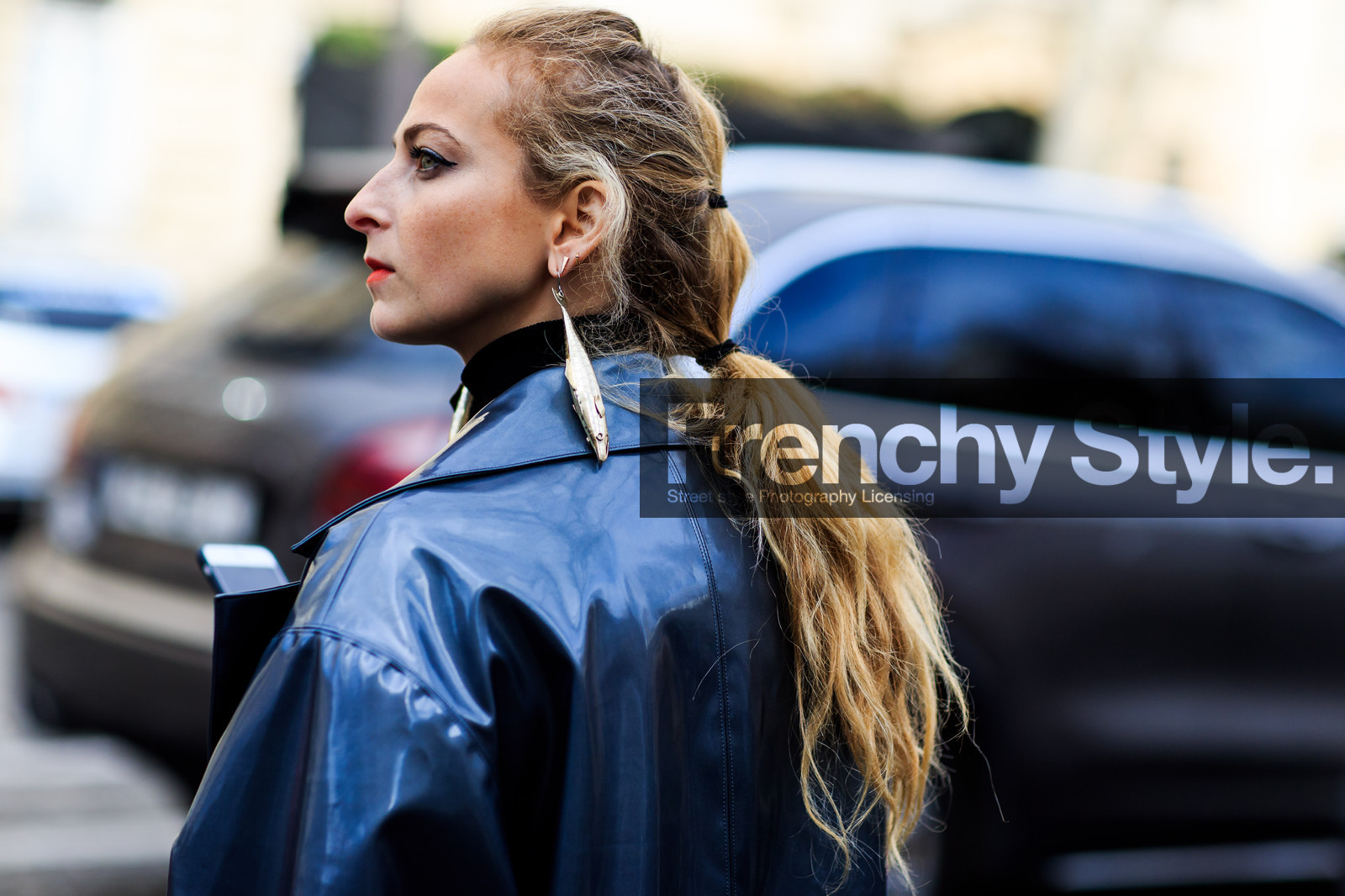 annie georgia greenberg, atmosphere details, AUTUMN WINTER 2016-2017, AW 16-17, black turtleneck, detail, earrings, FALL WINTER 2016-2017, fashion week, frenchystyle, FW, FW 16-17, grey coat, horizontal, jonathan paciullo, leather coat, long hair, PARIS, PFW, silver coat, street style