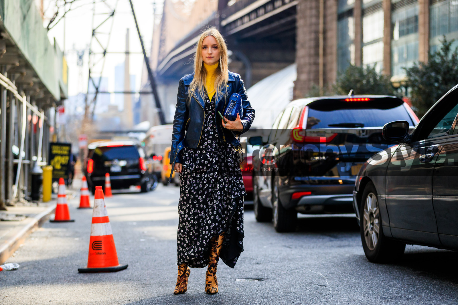 black bag, black dress, black jacket, black perfecto, blue bag, brown boots, graphic dress, high boots, high heels, leather bag, leather jacket, leather perfecto, leather shoes, printed dress, yellow sweater, street style, jonathan paciullo, FW, frenchystyle, fashion week, NYFW, NEW YORK, AUTUMN WINTER 2018-2019, AW 18-19, FALL WINTER 2018-2019, FW 18-19, atmosphere details, horizontal, full length, Charlotte Groeneveld
