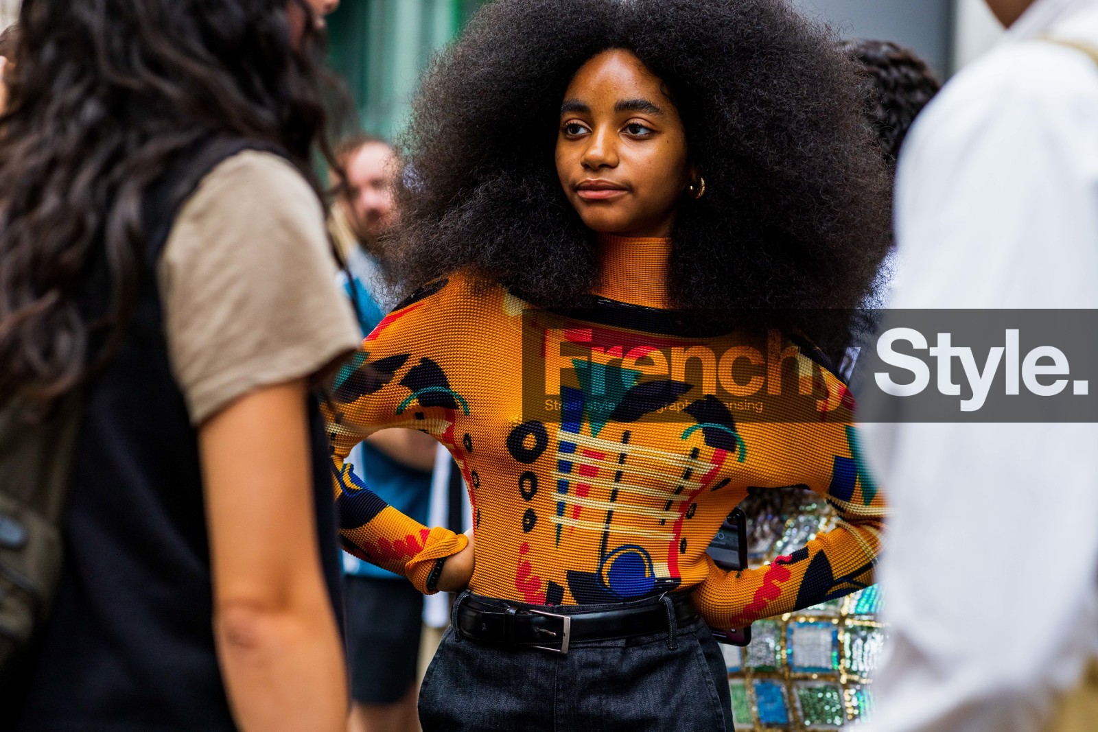 Joyce Cisse, orange, print, knits, knitted top, belt, high waisted, jeans, denim, fashion week, frenchystyle, FW, jonathan paciullo, street style, SPRING SUMMER 2022, SS 22, LFW, LONDON, horizontal, atmosphere details, detail