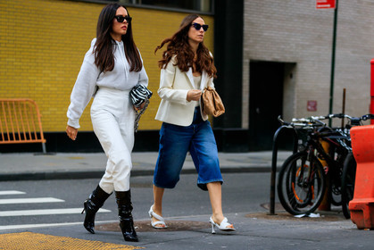 erika boldrin, evangelie smyrniotaki, high boots, high heels boots, black polish boots, white leather pants, high waist pants, light grey hoodie, grey hoodie, black leather bag, white leather bag, striped bag, silvered chain strap bag, animal printed bag, fashion week, frenchystyle, FW, jonathan paciullo, street style, NYFW, NEW YORK, AUTUMN WINTER 2020-2021, FALL WINTER 2020-2021, FW 20-21, horizontal, atmosphere details, full length