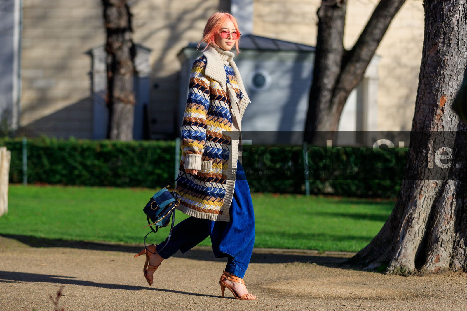 atmosphere details, AUTUMN WINTER 2017-2018, AW 17-18, blue bag, camel sandals, cardigan, chloe, denim pants, dyed hair, FALL WINTER 2017-2018, fashion week, frenchystyle, full length, fun sunglasses, FW, FW 17-18, geometric, graphic sweater, high heels, horizontal, irene kim, jeans, jonathan paciullo, leather bag, leather shoes, PARIS, PFW, pink hair, printed jacket, printed sweater, street style, suede bag, sunglasses, trousers