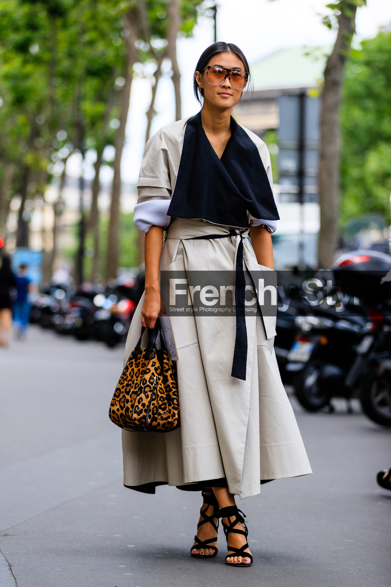 animal print, AUTUMN WINTER 2016-2017, AW 16-17, beige coat, belted coat, black sandals, FALL WINTER 2016-2017, fashion week, frenchystyle, full length, FW, FW 16-17, HAUTE COUTURE, high heels, jonathan paciullo, justine lee, lace up shoes, leather bag, leopard print, MENSWEAR, PARIS, PFW, printed bag, street style, vertical