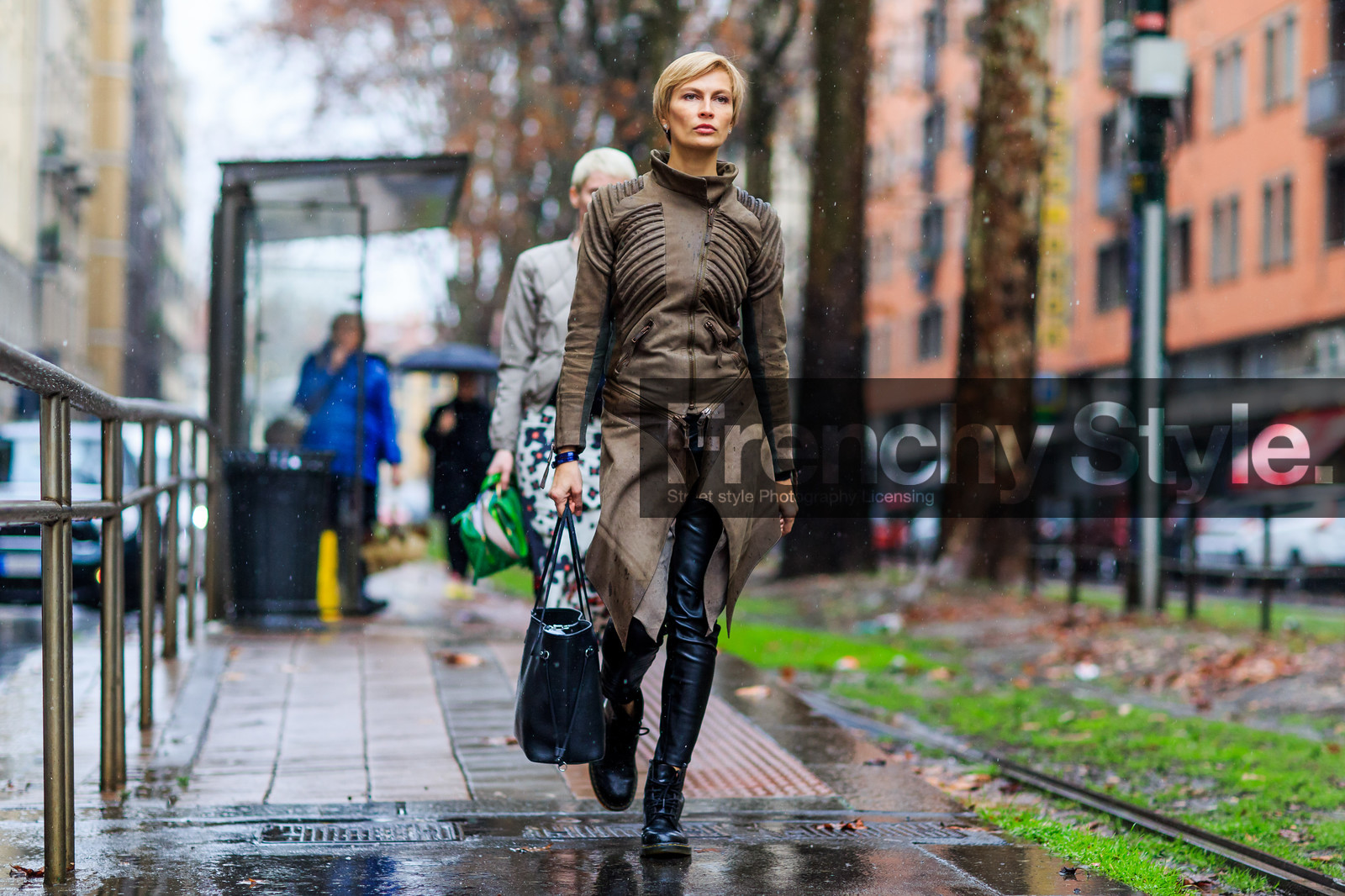 atmosphere details, AUTUMN WINTER 2016-2017, AW 16-17, black bag, black boots, black leggings, black pants, brown coat, FALL WINTER 2016-2017, fashion week, frenchystyle, full length, FW, FW 16-17, graphic coat, horizontal, jonathan paciullo, leather bag, leather boots, leather coat, leather pants, LFW, LONDON, MENSWEAR, street style, trousers