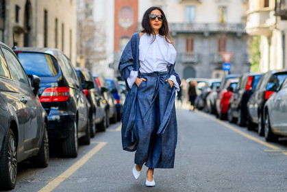 atmosphere details, AUTUMN WINTER 2017-2018, AW 17-18, blue coat, FALL WINTER 2017-2018, fashion week, frenchystyle, full length, FW, FW 17-18, high heels, high waist, horizontal, jonathan paciullo, leather shoes, MFW, MILAN, nausheen shah, sleeveless, street style, sunglasses, trousers, white shirt, white shoes
