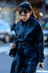 black total look, black leather dress, black headband, prada headband, belted dress, long sleeves dress, longchamps dress, fashion week, frenchystyle, FW, jonathan paciullo, street style, AUTUMN WINTER 2020-2021, FALL WINTER 2020-2021, FW 20-21, vertical, atmosphere details, detail, NYFW, NEW YORK