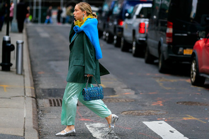 chloe king, dark green jacket, light green pants, blue pullover, satin pants, silvered shoes, flat shoes, blue bag, chanel bag, tweed bag, green earrings, strassed earrings, dangling earrings, stone earrings, fashion week, frenchystyle, FW, jonathan paciullo, street style, NYFW, NEW YORK, AUTUMN WINTER 2020-2021, FALL WINTER 2020-2021, FW 20-21, horizontal, atmosphere details, full length