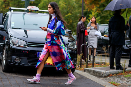 floral print jacket, pink jacket, purple jacket, belted jacket, jacket dress, pink socks, pink shoes, pink sneakers, sequins shoes, sequins sneakers, converse shoes, white top, turtleneck top, fashion week, frenchystyle, FW, jonathan paciullo, street style, SPRING SUMMER 2020, SS 20, PFW, PARIS, horizontal, atmosphere details, full length