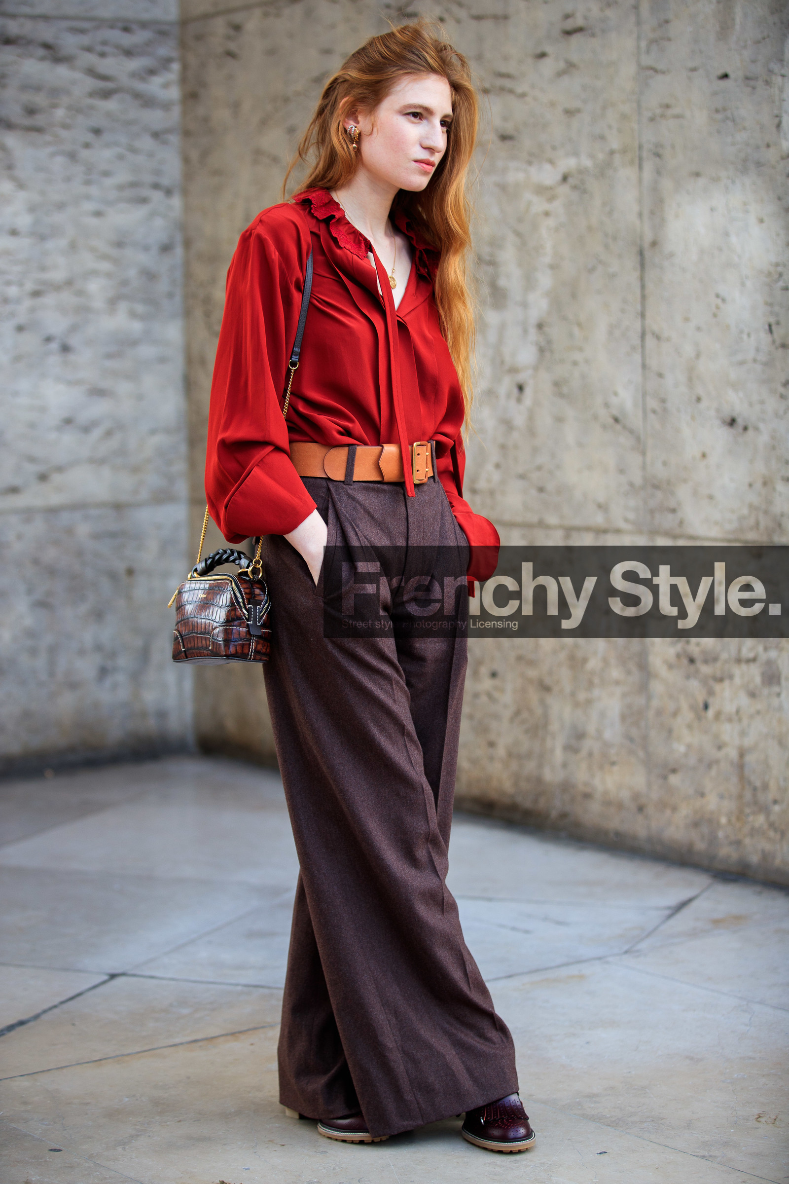 red blouse, brown pants, loose pants, lavalliere collar, camel leather belt, belted pants, brown leather bag, shoulder bag, animal skin bag, chloe bag, chloe blouse, chloe look, chloe pants, fashion week, frenchystyle, FW, jonathan paciullo, street style, PFW, PARIS, SPRING SUMMER 2021, SS 21, vertical, full length