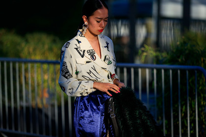 earrings, printed shirt, purple pants, red lips, white shirt, PARIS, PFW, street style, jonathan paciullo, FW, frenchystyle, fashion week, AUTUMN WINTER 2019-2020, AW 19-20, FALL WINTER 2019-2020, FW 19-20, horizontal, atmosphere details, detail