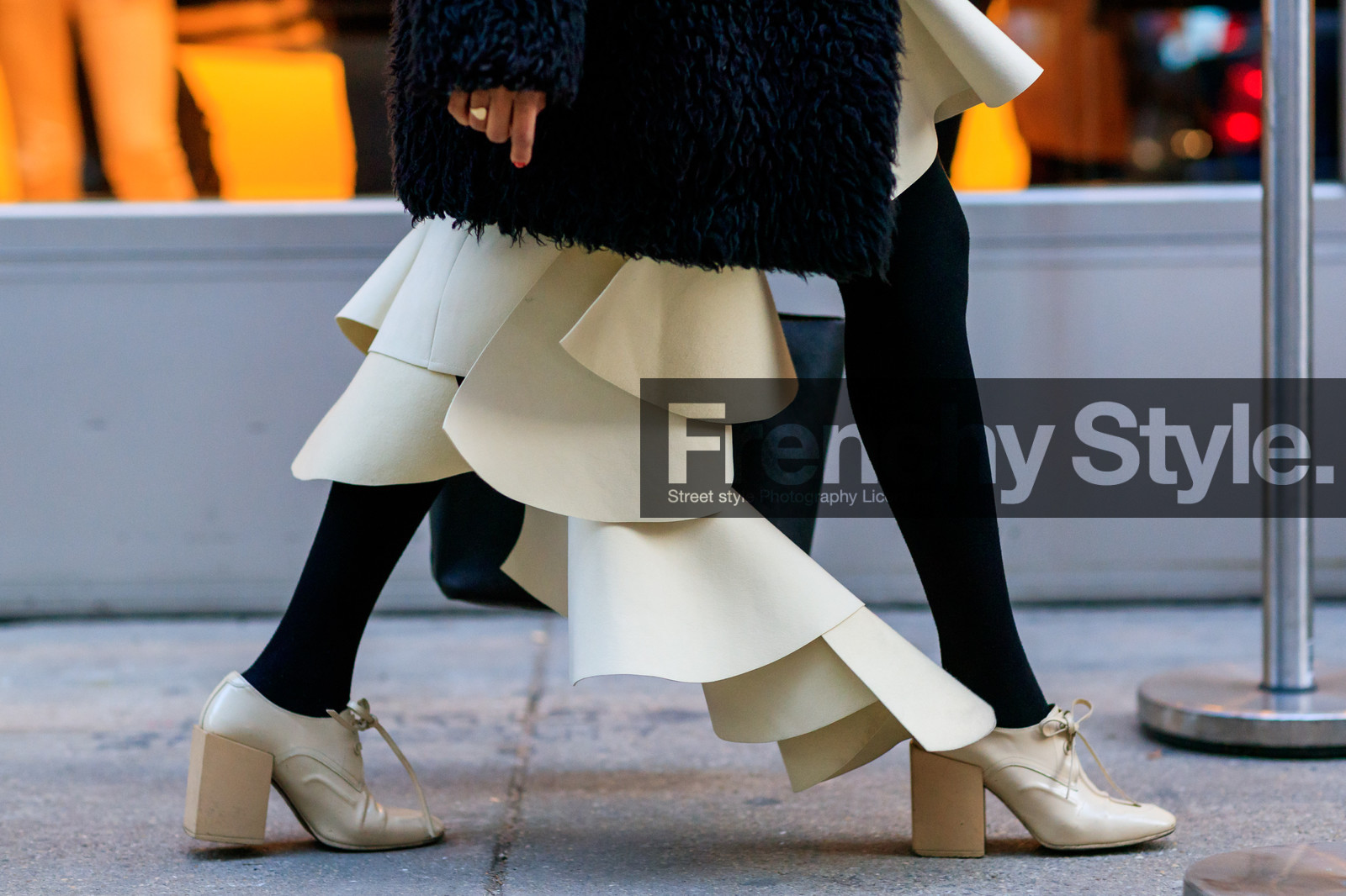 atmosphere details, AUTUMN WINTER 2017-2018, AW 17-18, beige shoes, beige skirt, black coat, black fur, detail, FALL WINTER 2017-2018, fashion week, frenchystyle, Fur coat, FW, FW 17-18, high heels, horizontal, jonathan paciullo, leather shoes, NEW YORK, NYFW, ruffled skirt, street style