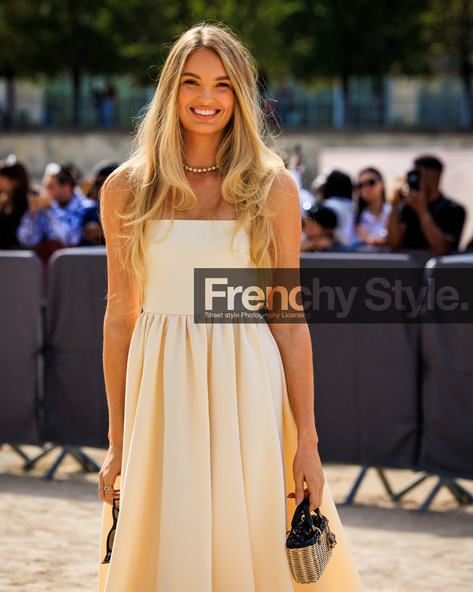 fashion week, frenchystyle, FW, jonathan paciullo, street style, PFW, PARIS, SPRING SUMMER 2024, SS 24, vertical, atmosphere details, detail