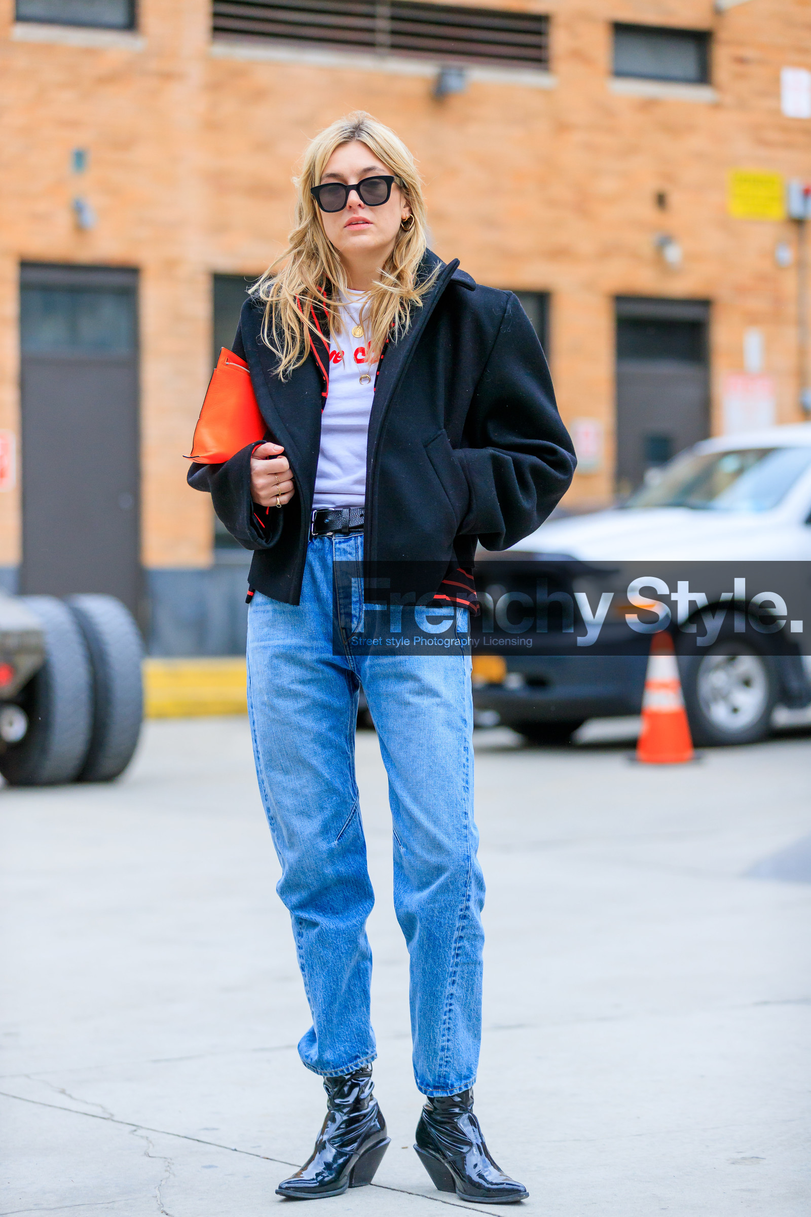 AUTUMN WINTER 2017-2018, AW 17-18, black belt, black jacket, black shoes, blue denim, camille charriere, denim pants, FALL WINTER 2017-2018, fashion week, frenchystyle, full length, FW, FW 17-18, high heels, jeans, jonathan paciullo, leather bag, leather belt, leather shoes, NEW YORK, NYFW, orange bag, street style, sunglasses, trousers, varnished leather shoes, vertical, vêtements, white t shirt