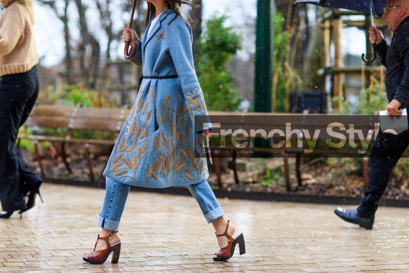 atmosphere details, AUTUMN WINTER 2016-2017, AW 16-17, belted coat, blue coat, blue denim, brown shoes, denim pants, detail, embroidered coat, FALL WINTER 2016-2017, fashion week, frenchystyle, FW, FW 16-17, high heels, horizontal, jeans, jonathan paciullo, leather shoes, PARIS, PFW, street style, trousers