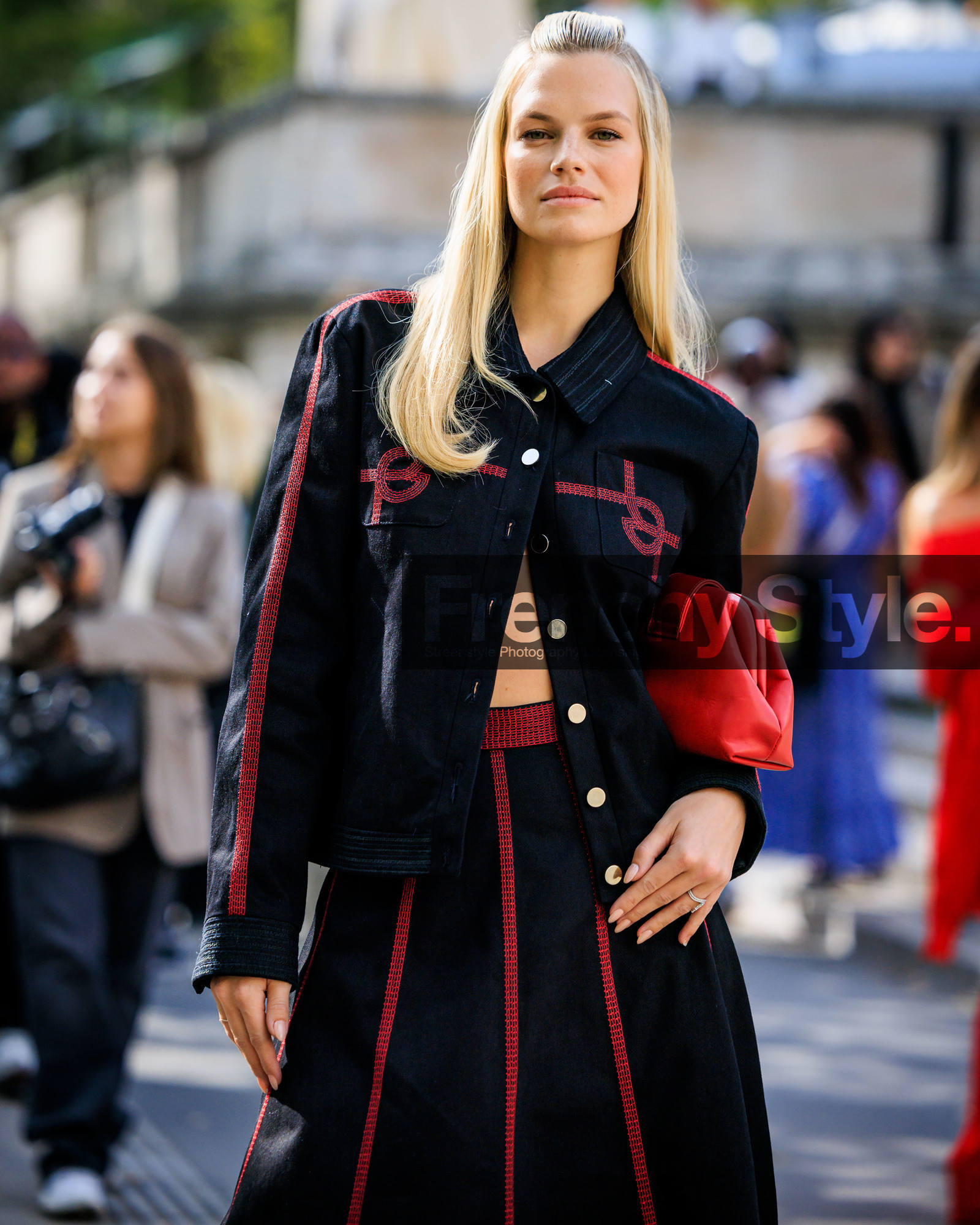 PARIS, PFW, fashion week, frenchystyle, FW, jonathan paciullo, street style, SPRING SUMMER 2024, SS 24, vertical, atmosphere details, detail