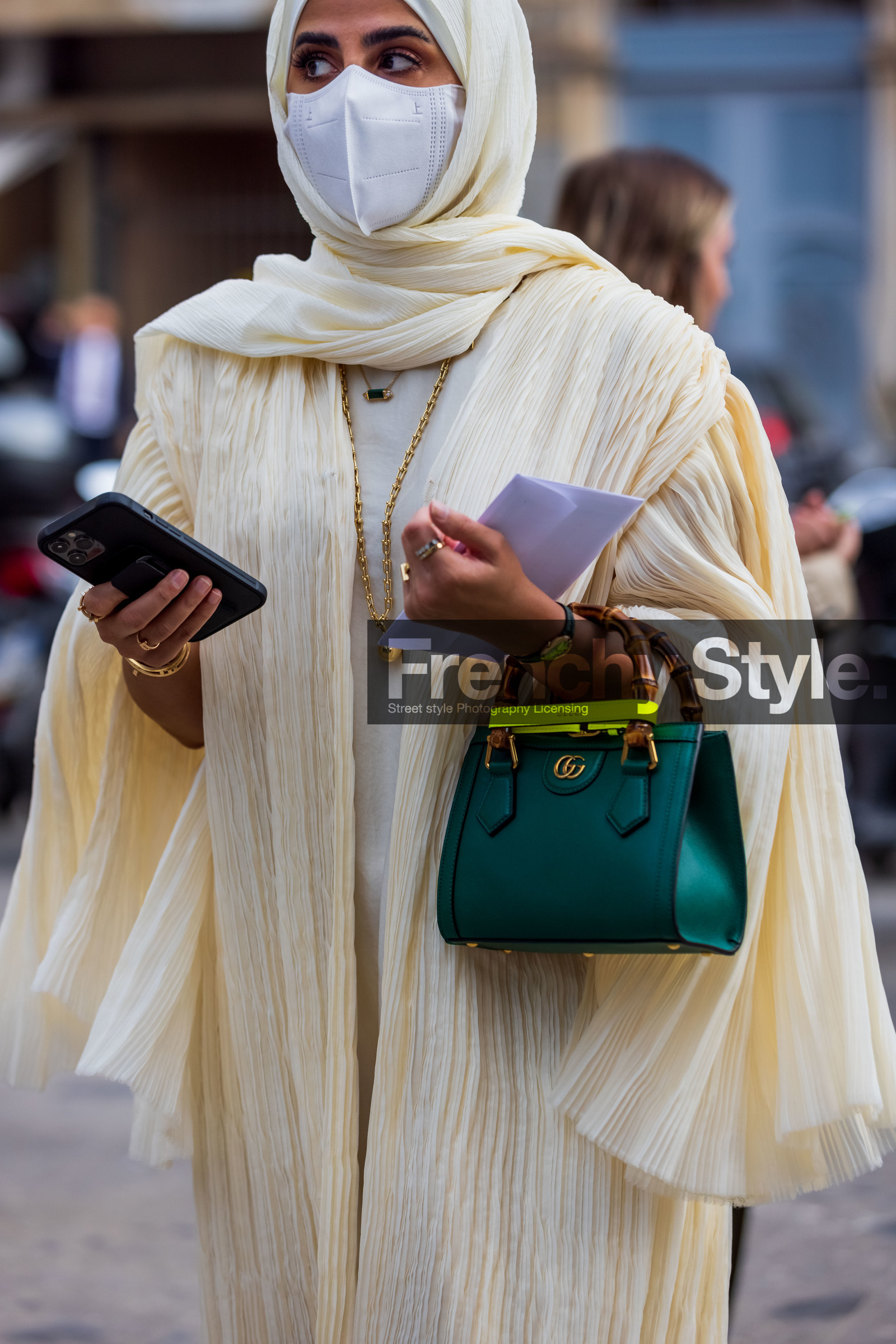 bag, cream dress, facial mask, green bag, gucci bag, hijab, leather bag, pleated dress, scarf, smarthphone, fashion week, frenchystyle, FW, jonathan paciullo, street style, MFW, MILAN, SPRING SUMMER 2022, SS 22, vertical, atmosphere details, detail