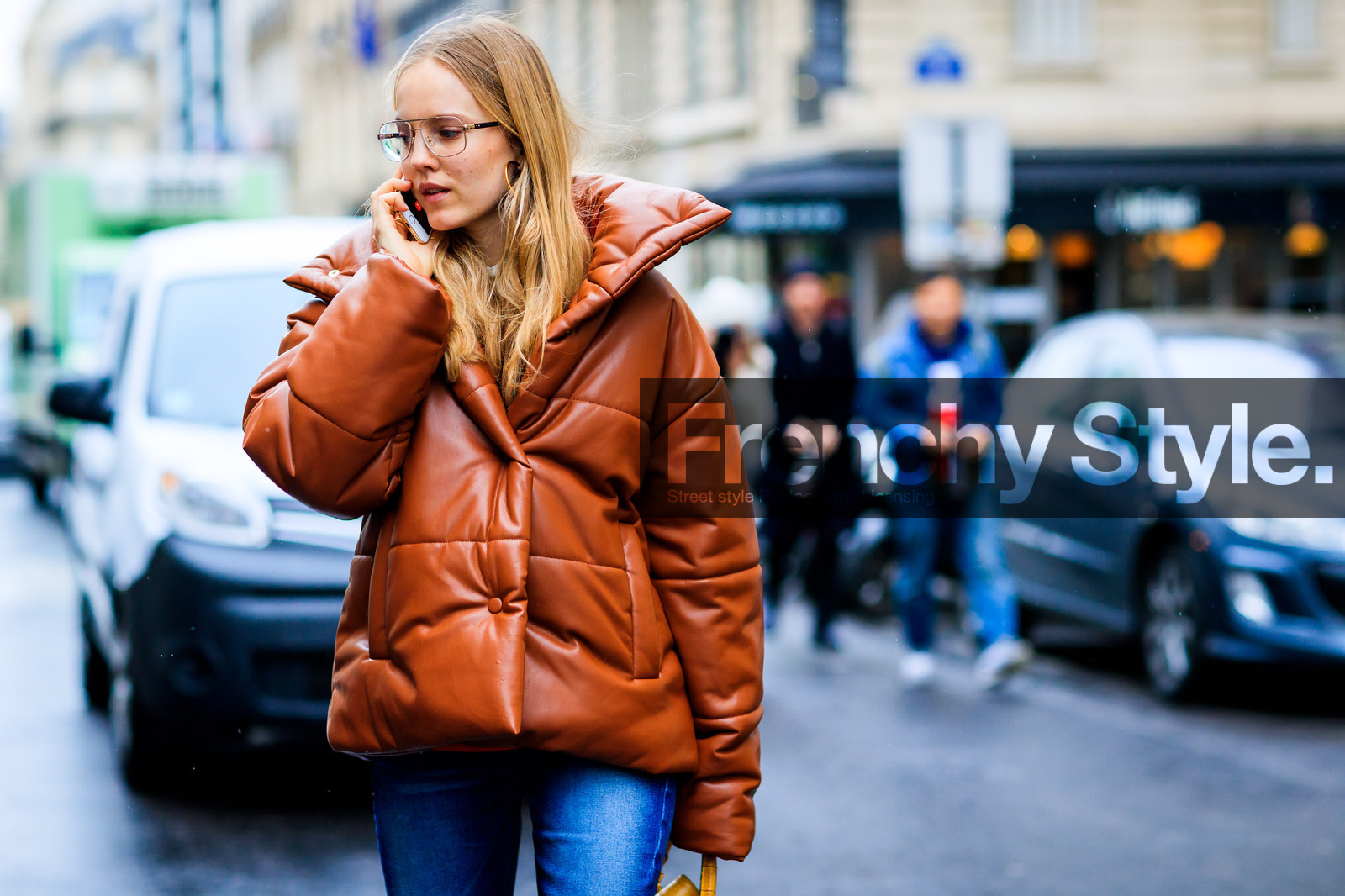 alexandra carl, atmosphere details, AUTUMN WINTER 2017-2018, AW 17-18, blue denim, brown jacket, denim pants, detail, down jacket, FALL WINTER 2017-2018, fashion week, frenchystyle, FW, FW 17-18, horizontal, jeans, jonathan paciullo, leather jacket, PARIS, PFW, street style, trousers