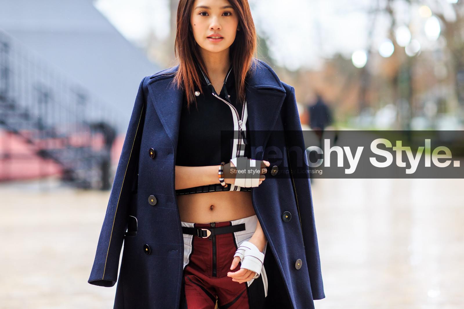 atmosphere details, AUTUMN WINTER 2016-2017, AW 16-17, black top, blue coat, caban, crop top, detail, FALL WINTER 2016-2017, fashion week, frenchystyle, FW, FW 16-17, graphic shorts, horizontal, jonathan paciullo, leather gloves, mittens, over the shoulder, overcoat, PARIS, PFW, printed shorts, red shorts, street style, white gloves