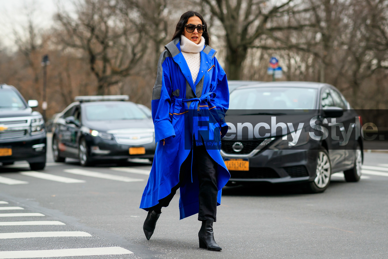 black denim, black shoes, blue coat, denim pants, jeans, leather shoes, nausheen shah, sunglasses, trousers, turtleneck sweater, white sweater, street style, jonathan paciullo, frenchystyle, NYFW, NEW YORK, AUTUMN WINTER 2019-2020, AW 19-20, FALL WINTER 2019-2020, FW 19-20, FW, fashion week, atmosphere details, horizontal, full length