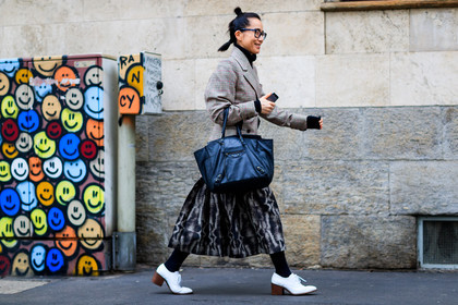 atmosphere details, AUTUMN WINTER 2017-2018, AW 17-18, beige jacket, black bag, blazer, FALL WINTER 2017-2018, fashion week, frenchystyle, full length, FW, FW 17-18, gingham, grey skirt, horizontal, jonathan paciullo, leather bag, leather shoes, MFW, MILAN, plaid, printed jacket, street style, white shoes