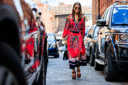 atmosphere details, black bag, brown shoes, fashion week, frenchystyle, full length, FW, high heels, horizontal, jonathan paciullo, leather bag, leather shoes, multicolor dress, NEW YORK, NYFW, printed dress, ray ban, red dress, SPRING SUMMER 2018, SS 18, street style, sunglasses