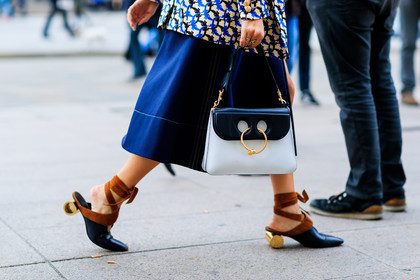 atmosphere details, AUTUMN WINTER 2017-2018, AW 17-18, black and white bag, black shoes, blue dress, blue pants, detail, FALL WINTER 2017-2018, fashion week, frenchystyle, FW, FW 17-18, giorgia tal, golden heel, graphic jacket, high heels, horizontal, jonathan paciullo, jw anderson, leather bag, leather shoes, MFW, MILAN, printed jacket, street style