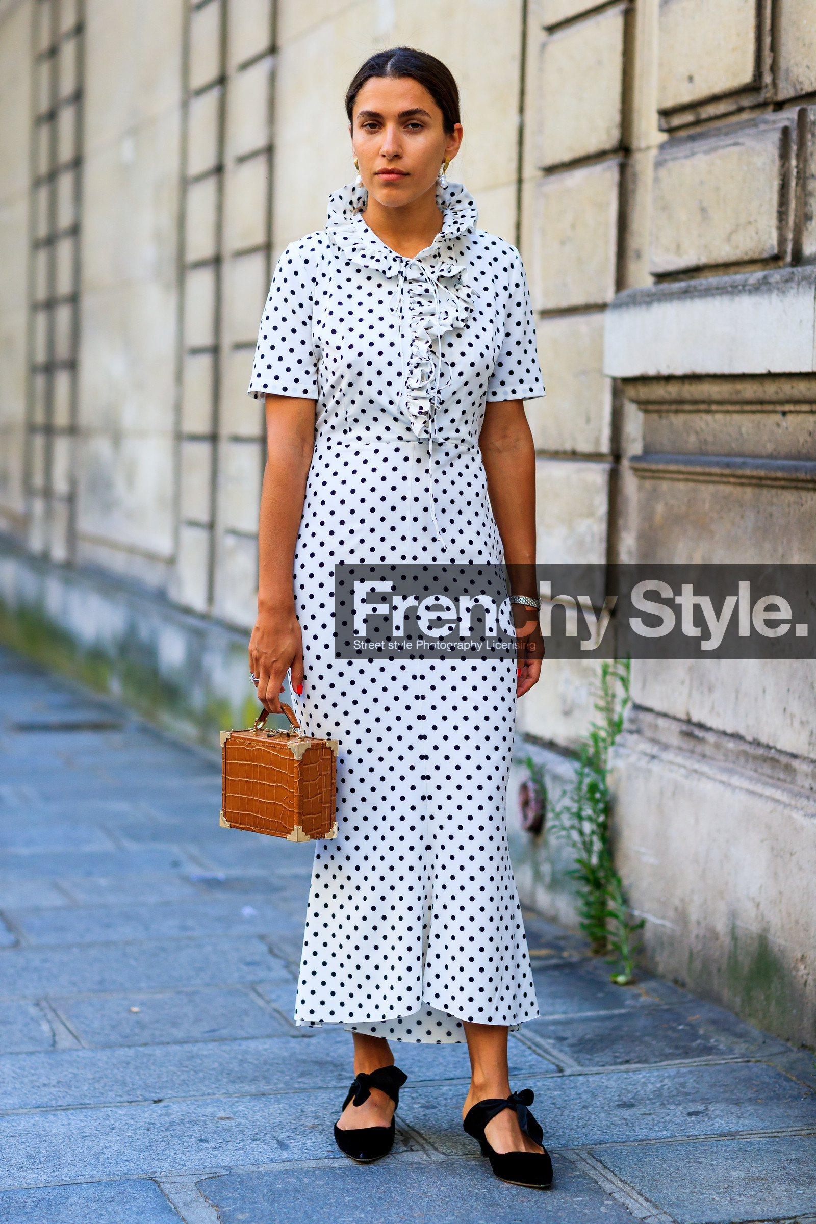 black and white, black shoes, brown bag, graphic dress, leather bag, leather shoes, polka dot, printed dress, valentino, PFW, fashion week, frenchystyle, FW, jonathan paciullo, street style, PARIS, vertical, full length, AUTUMN WINTER 2018-2019, FALL WINTER 2018-2019, FW 18-19