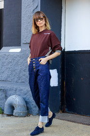 anya ziourova, blue denim, blue shoes, brown sweater, denim pants, fashion week, frenchystyle, full length, FW, gosha rubchinskiy, jeans, jonathan paciullo, leather shoes, NEW YORK, NYFW, SPRING SUMMER 2018, SS 18, street style, sunglasses, trousers, vertical