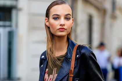 atmosphere details, black jacket, black perfecto, detail, fashion week, frenchystyle, FW, green top, horizontal, jonathan paciullo, leather jacket, leather perfecto, maartje verhoef, model, PARIS, PFW, portrait, printed t shirt, pulled back hair, SPRING SUMMER 2017, SS 17, street style, wet hair