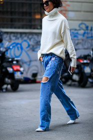 AUTUMN WINTER 2017-2018, AW 17-18, blue denim, denim pants, FALL WINTER 2017-2018, fashion week, frenchystyle, full length, FW, FW 17-18, high heels, jeans, jonathan paciullo, leather shoes, MFW, MILAN, ripped pants, street style, sunglasses, trousers, turtleneck sweater, vertical, white knit, white shoes, yoyo cao