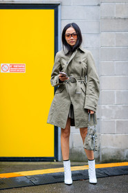 AUTUMN WINTER 2017-2018, AW 17-18, beige bag, beige coat, embroidered bag, FALL WINTER 2017-2018, fashion week, frenchystyle, full length, FW, FW 17-18, high heels, jonathan paciullo, leather bag, leather shoes, MFW, MILAN, street style, studs, suede bag, sunglasses, trench coat, vertical, white boots, yoyo cao
