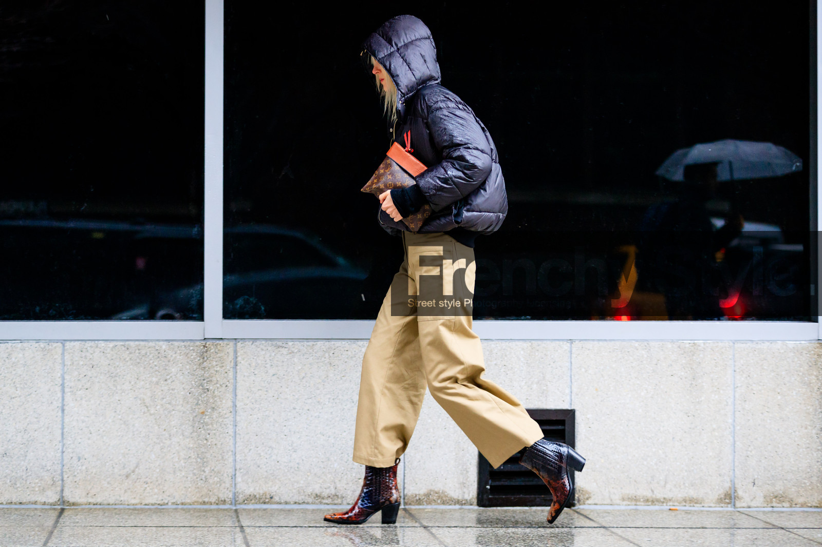 atmosphere details, AUTUMN WINTER 2017-2018, AW 17-18, beige pants, brown boots, brown clutch, down jacket, FALL WINTER 2017-2018, fashion week, frenchystyle, full length, FW, FW 17-18, high heels, hood, horizontal, jonathan paciullo, leather bag, leather boots, linda tol, louis vuitton, monogram, NEW YORK, NYFW, street style, trousers