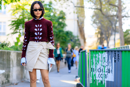 atmosphere details, beige skirt, bordeaux, burgundy, detail, fashion week, frenchystyle, FW, horizontal, jonathan paciullo, PARIS, PFW, red sweater, SPRING SUMMER 2017, SS 17, street style, sunglasses, yoyo cao