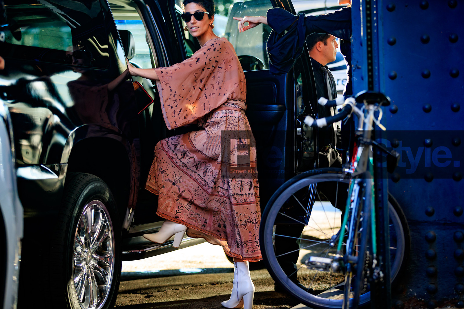 atmosphere details, beige pants, detail, fashion week, frenchystyle, FW, high heels, horizontal, jonathan paciullo, leather bag, leather shoes, NEW YORK, nude top, NYFW, printed pants, printed top, SPRING SUMMER 2018, SS 18, street style, sunglasses, white boots, yasmin sewell