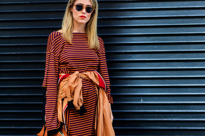 Annabel Rosendahl, atmosphere details, brown dress, detail, fashion week, frenchystyle, FW, graphic dress, horizontal, jonathan paciullo, NEW YORK, NYFW, orange jacket, printed dress, SPRING SUMMER 2018, SS 18, street style, striped dress, sunglasses