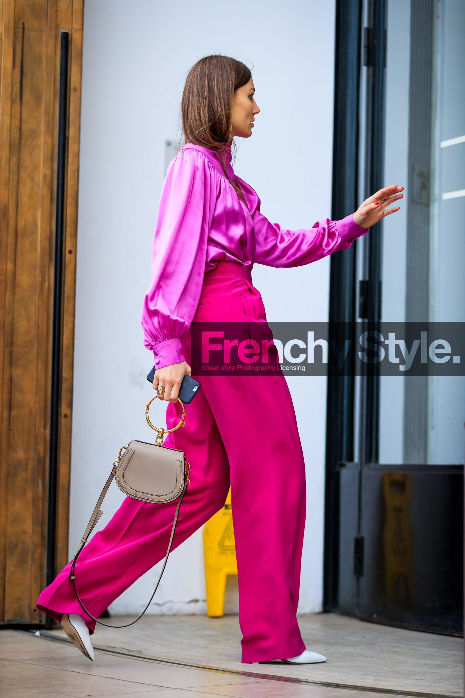 AUTUMN WINTER 2017-2018, AW 17-18, chloe, FALL WINTER 2017-2018, fashion week, frenchystyle, full length, FW, FW 17-18, giorgia tordini, high heels, jonathan paciullo, leather bag, leather shoes, PARIS, PFW, pink pants, pink shirt, street style, trousers: beige bag, vertical, white shoes