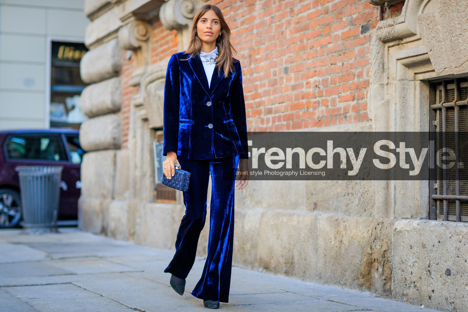 atmosphere details, AUTUMN WINTER 2017-2018, AW 17-18, black shoes, blazer, blue bag, blue jacket, blue pants, blue suit, FALL WINTER 2017-2018, fashion week, frenchystyle, full length, FW, FW 17-18, horizontal, jonathan paciullo, leather bag, leather shoes, MFW, MILAN, street style, trousers, velvet