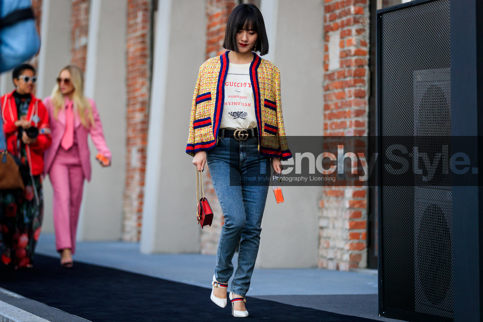 black belt, blue denim, denim pants, graphic bag, graphic jacket, gucci, high heels, jeans, leather bag, leather belt, leather shoes, over the shoulder, printed bag, printed jacket, printed t shirt, red bag, trousers, tweed jacket, white shoes, white t shirt, yellow jacket, fashion week, frenchystyle, FW, jonathan paciullo, street style, MFW, MILAN, AUTUMN WINTER 2018-2019, FALL WINTER 2018-2019, FW 18-19, horizontal, atmosphere details, full length
