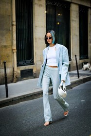 dyed hair, blue hair, black sunglasses, pastel blue blazer, pastel blue trousers, flared trousers, white tanktop, white handbag, white sandals, alexandra guerain, fashion week, frenchystyle, FW, jonathan paciullo, street style, AUTUMN WINTER 2022-2023, FALL WINTER 2022_2023, FW 22-23, PFW, PARIS, vertical, full length