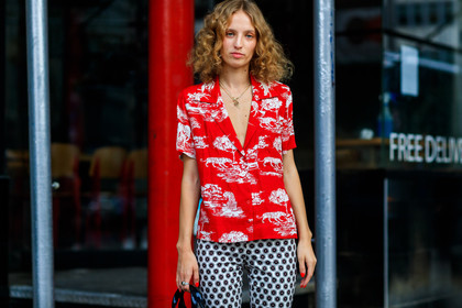 atmosphere details, detail, fashion week, frenchystyle, FW, graphic pants, horizontal, jonathan paciullo, NEW YORK, NYFW, petra collins, polka dot, printed pants, printed shirt, red shirt, SPRING SUMMER 2018, SS 18, street style, trousers