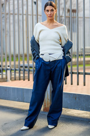 white pullover, half shoulder pullover, white leather belt, white leather bag, round shape bag, mini bag, belt bag, belted pants, navy blue pants, oroton belt, oroton bag, tailored pants, loose pants, grey coat, fashion week, frenchystyle, FW, jonathan paciullo, street style, MFW, MILAN, AUTUMN WINTER 2020-2021, FALL WINTER 2020-2021, FW 20-21, vertical, full length