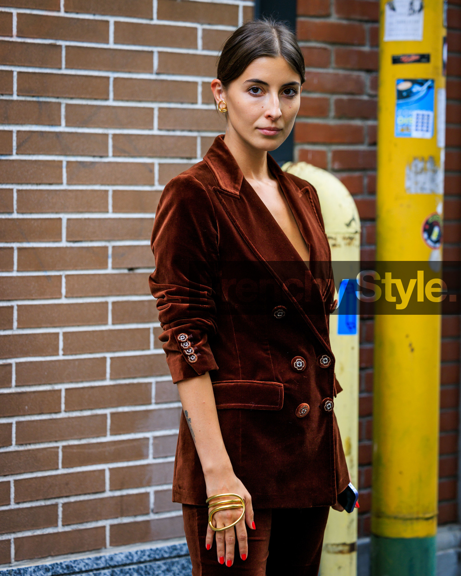 fashion week, frenchystyle, FW, jonathan paciullo, street style, MFW, MILAN, SPRING SUMMER 2024, SS 24, vertical, atmosphere details, detail