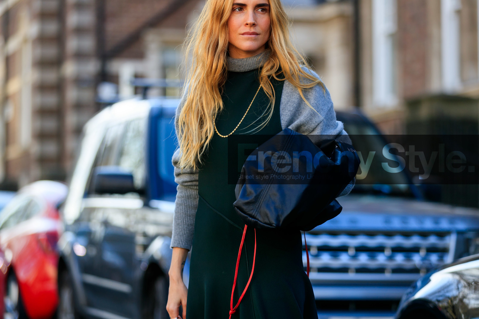 black bag, blanca miro scrimieri, green dress, grey sweater, leather bag, LONDON, LFW, fashion week, frenchystyle, FW, jonathan paciullo, street style, AUTUMN WINTER 2019-2020, AW 19-20, FW 19-20, FALL WINTER 2019-2020, horizontal, atmosphere details, detail