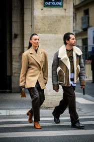 beige blazer, oversized blazer, black pants, leather trousers, tabi boots, margiela boots, camel boots, mini bag, camek bag, leather jacket, puffed jacket, printed shirt, brown trousers, black shoes, alice & j.s, alice barbier, JS roques, fashion week, frenchystyle, FW, jonathan paciullo, street style, AUTUMN WINTER 2022-2023, FALL WINTER 2022_2023, FW 22-23, PFW, PARIS, vertical, full length