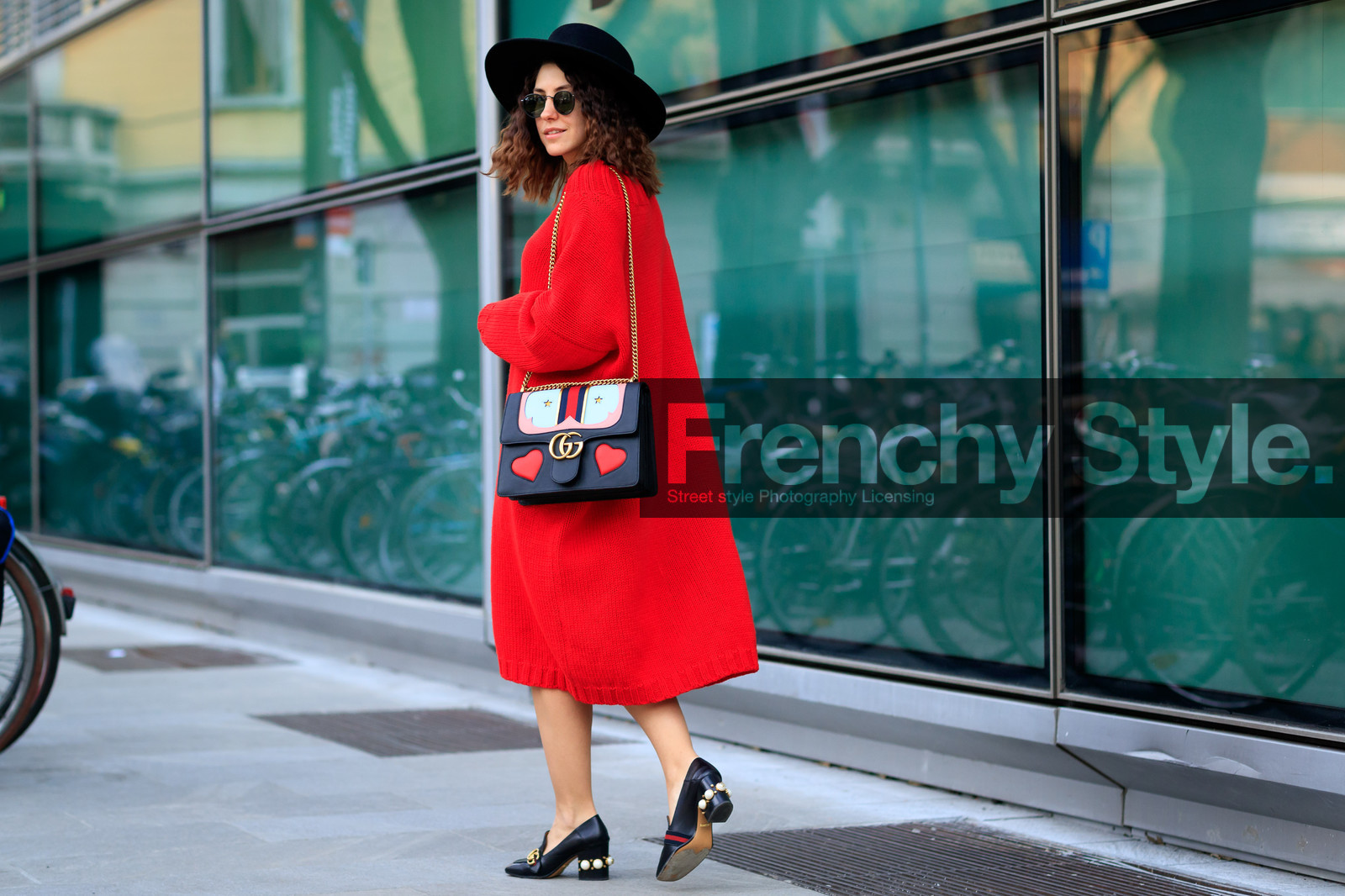 atmosphere details, AUTUMN WINTER 2017-2018, AW 17-18, black and white bag, black bag, black hat, black loafers, black shoes, drawings, FALL WINTER 2017-2018, fashion week, frenchystyle, full length, FW, FW 17-18, graphic bag, gucci, horizontal, jonathan paciullo, leather bag, leather shoes, MFW, MILAN, printed bag, red dress, street style, sunglasses, sweater dress