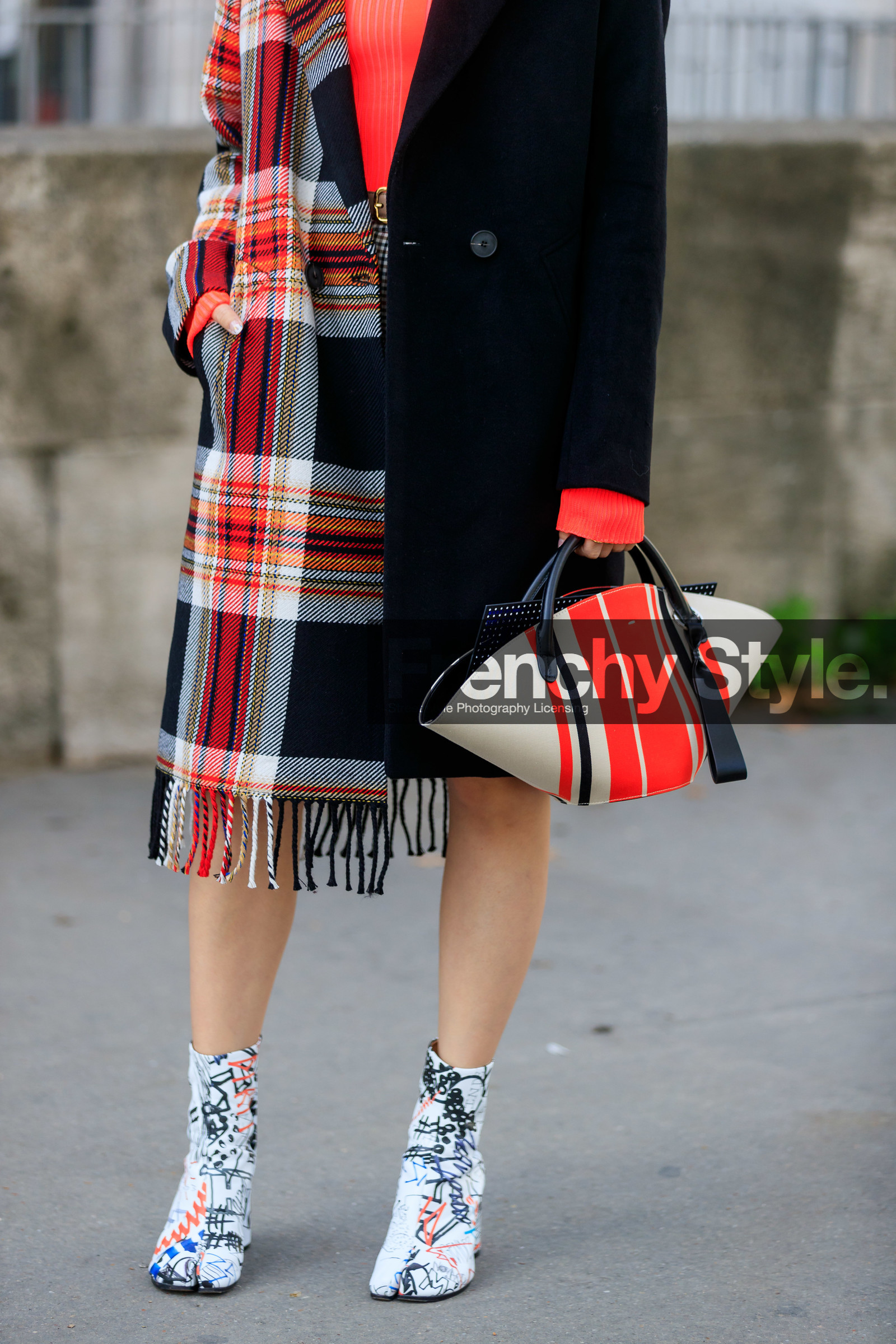 red pullover, red coat, red bag, black coat, plaid coat, checked coat, fringe coat, white bag, white coat, hand bag, striped bag, camel toe margiela boots, margiela boots, white leather boots, low boots, printed boots, legs detail, shoes detail, bag detail, close up detail, fashion week, frenchystyle, FW, jonathan paciullo, street style, SPRING SUMMER 2020, SS 20, PFW, PARIS, vertical, atmosphere details, detail