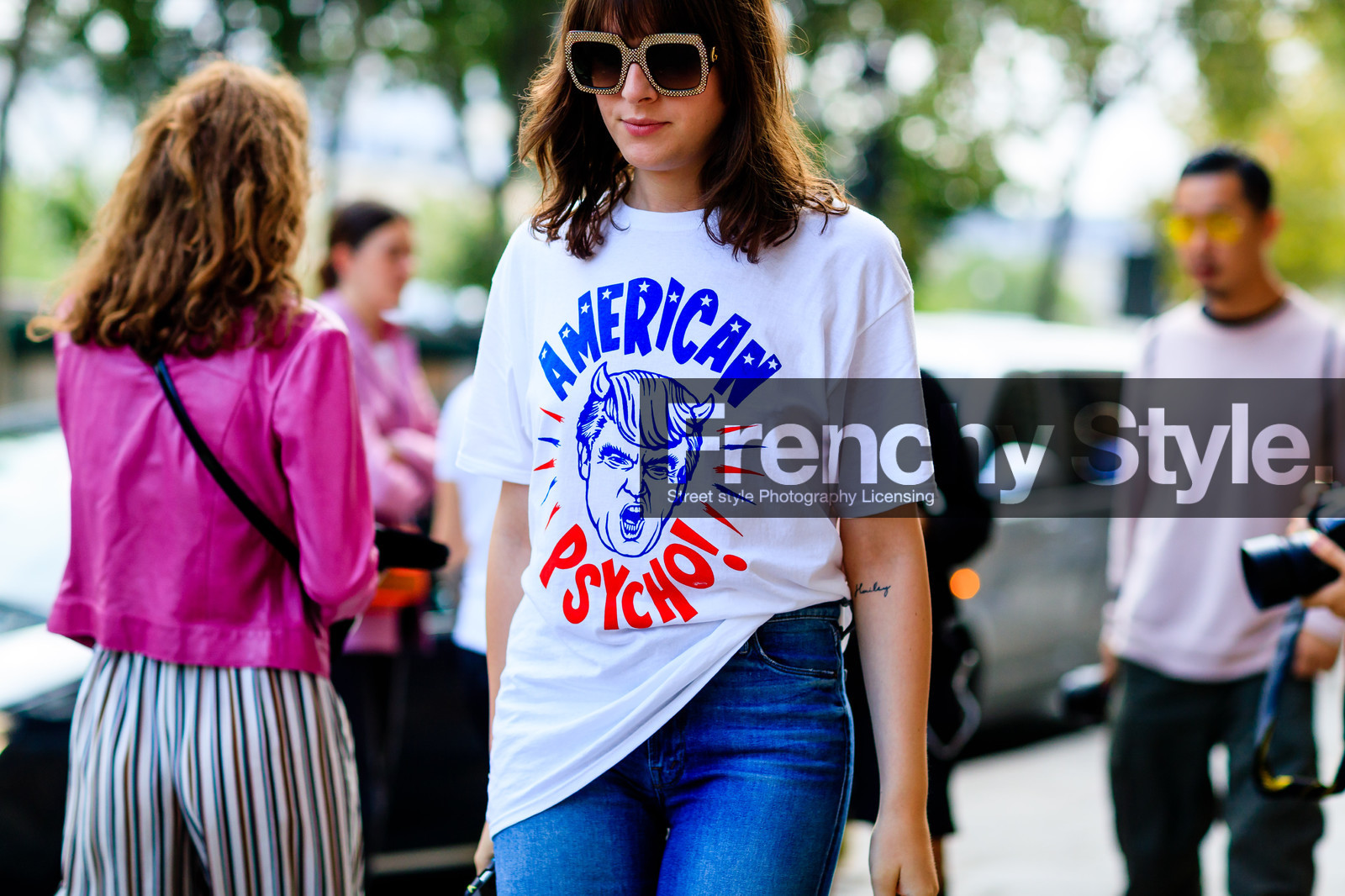 atmosphere details, blue denim, denim pants, detail, drawings, fashion week, frenchystyle, FW, hari nef, horizontal, jeans, jonathan paciullo, PARIS, PFW, printed t shirt, SPRING SUMMER 2017, SS 17, street style, sunglasses, trousers, white t shirt