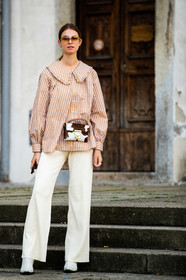 striped shirt, camel shirt, white shirt, big collar, white pants, knitwear, knit pants, animal skin bag, white bag, brown bag, fur bag, crossbody bag, aviator sunglasses, smoked sunglasses, metalic frame sunglasses, flare pants, white leather boots, cowboy boots, jacqueline zelwis, street style, jonathan paciullo, FW, frenchystyle, fashion week, MFW, MILAN, SPRING SUMMER 2021, SS 21, vertical, full length