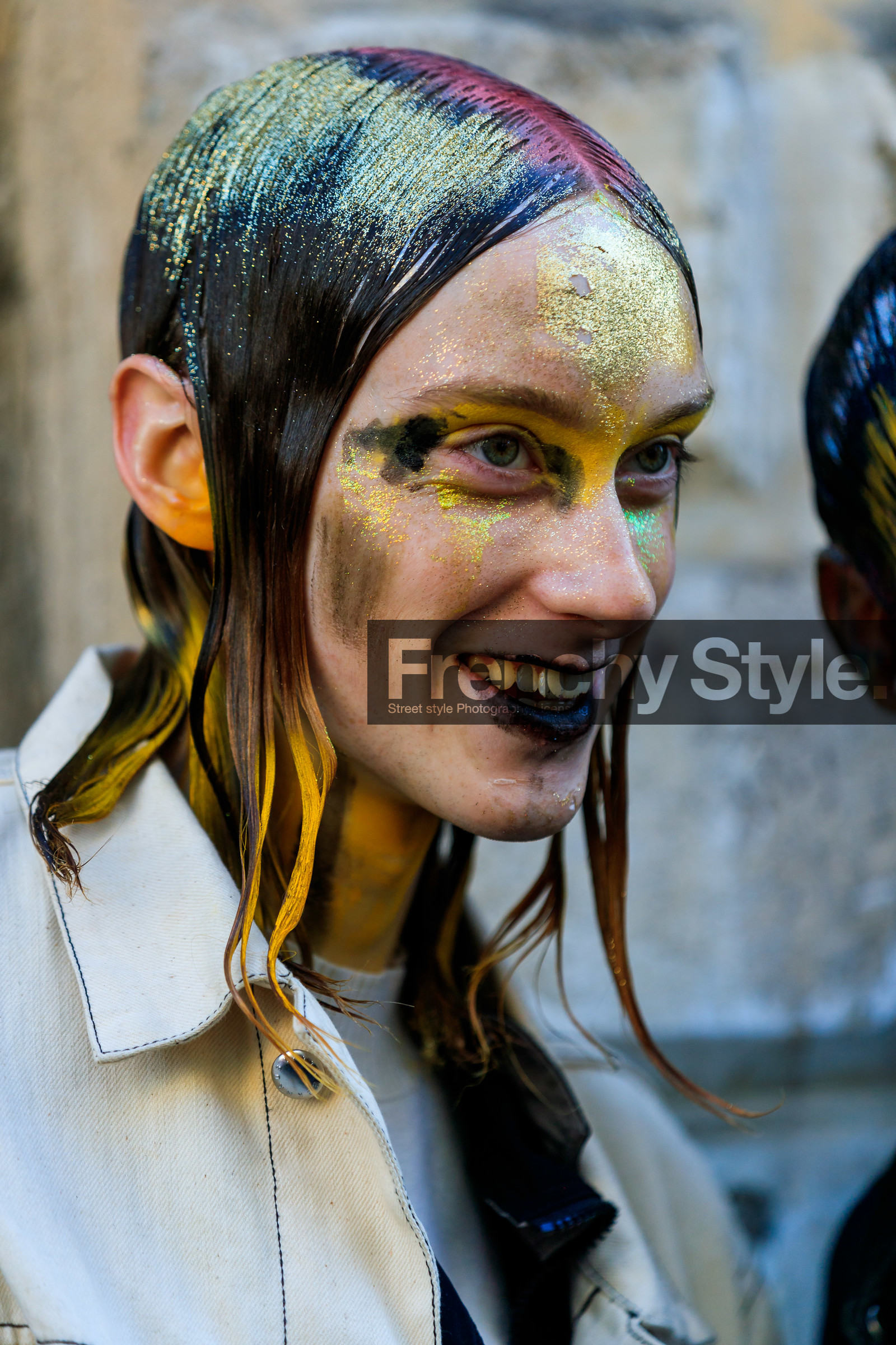 model, glitter face, glitter hair, make up, make up details, hair details, strassed make up, close up detail, multicolor make up, black lipstick, fashion week, frenchystyle, FW, jonathan paciullo, street style, MFW, MILAN, AUTUMN WINTER 2020-2021, FALL WINTER 2020-2021, FW 20-21, vertical, atmosphere details, detail, portrait