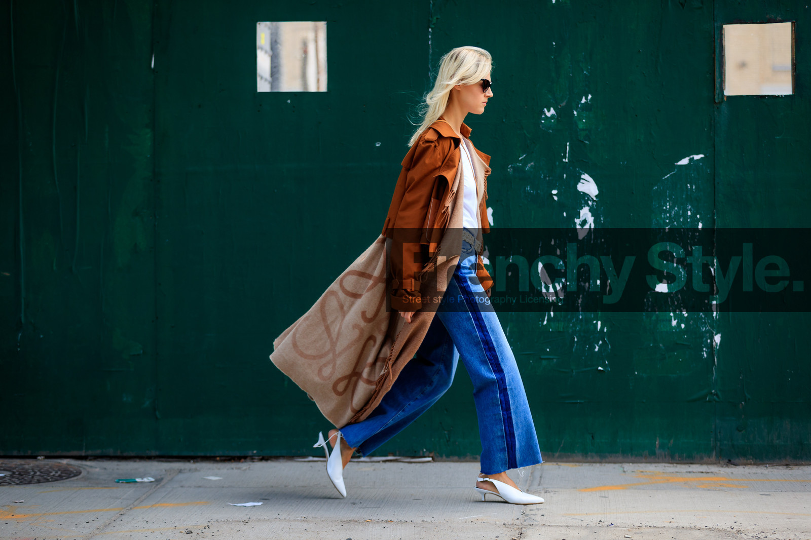 atmosphere details, beige bag, blue denim, brown jacket, chanel, céline, denim pants, fashion week, frenchystyle, full length, FW, high heels, horizontal, jeans, jonathan paciullo, leather bag, leather shoes, linda tol, loewe, NEW YORK, NYFW, poncho, SPRING SUMMER 2018, SS 18, street style, trousers, white belt, white shoes, white t shirt